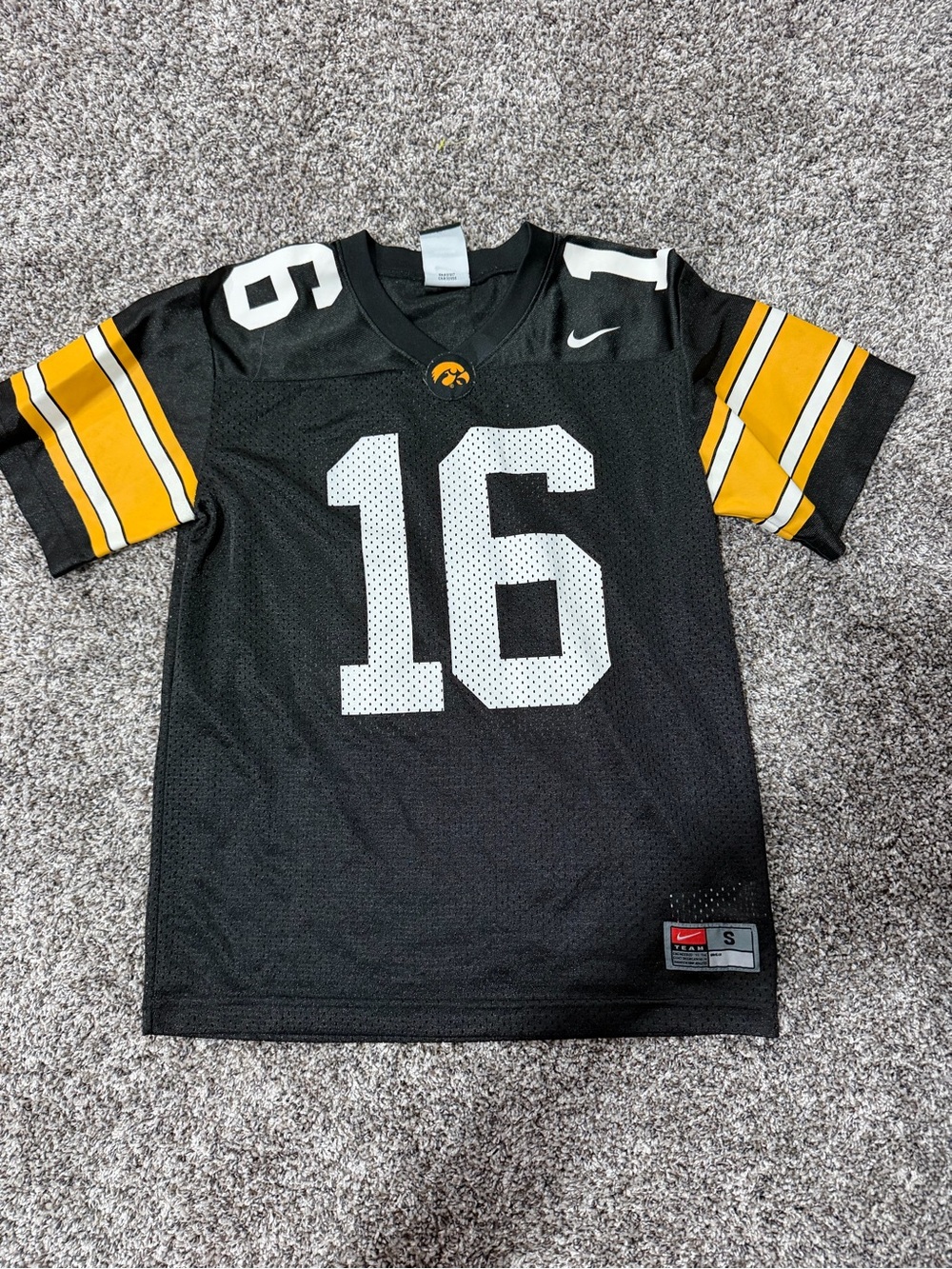 Nike Iowa Hawkeye kids  Black & Yellow #16 Football Jersey